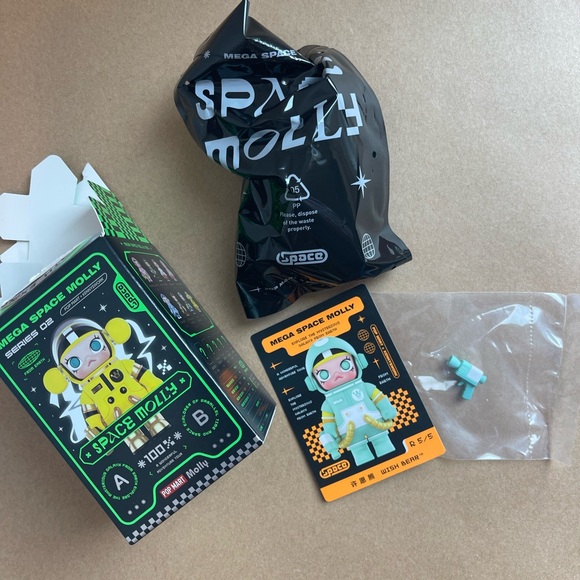 POP MART Other - Space Molly Figurine - Wish Bear